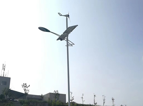 南京歐陸300W風(fēng)光互補發(fā)電機為四川郫都縣鄉(xiāng)村道路點燃光亮